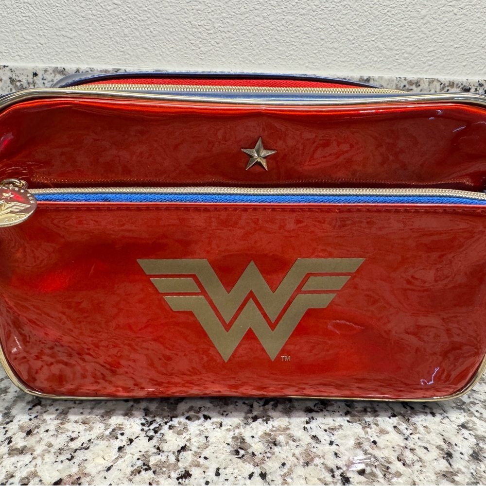 Wonder Woman DC Comics Cosmetic Toiletry Bag Patent Gold Logo Charm Makeup Case